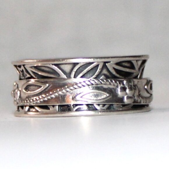 Sterling Silver Djoy Fidget Leaf & Star Ring - Picture 2 of 6